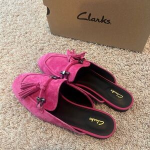 New Clarks Incredibly comfortable,  Pink Suede slip on with tassel Size 7.5